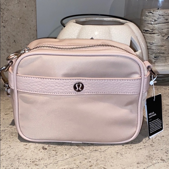 Lululemon Now and Always Crossbody Mini - Picture 4 of 15